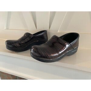 Dansko Clogs Multicolor Patent Striped Rocker Bottom Comfort Workwear 38 (7.5)